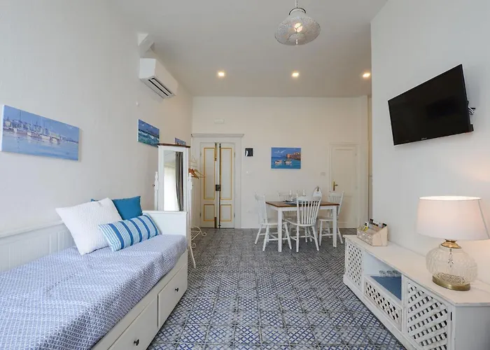 De Mar アパート *